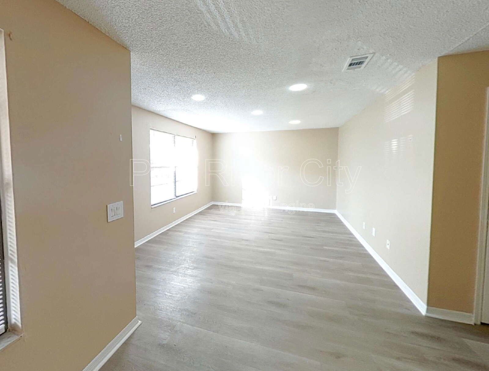 467 Lombard St 2C 
Orange Park, FL 32073 property image