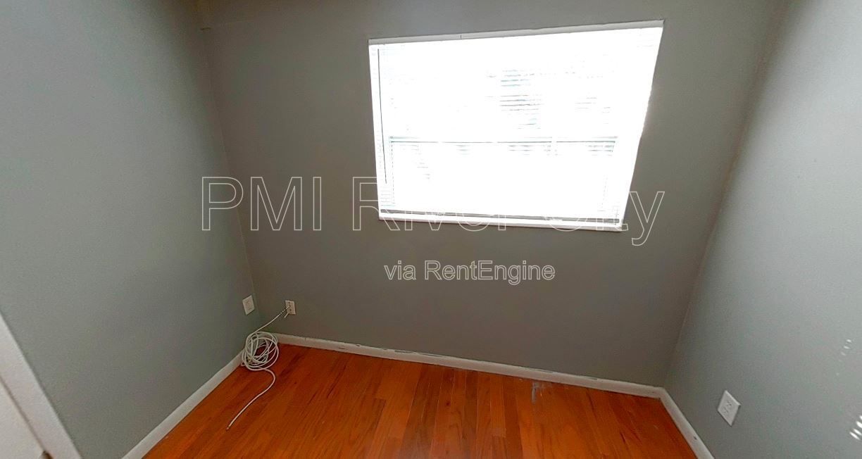 7471 John F Kennedy Dr. W. 
Jacksonville, FL 32219 property image