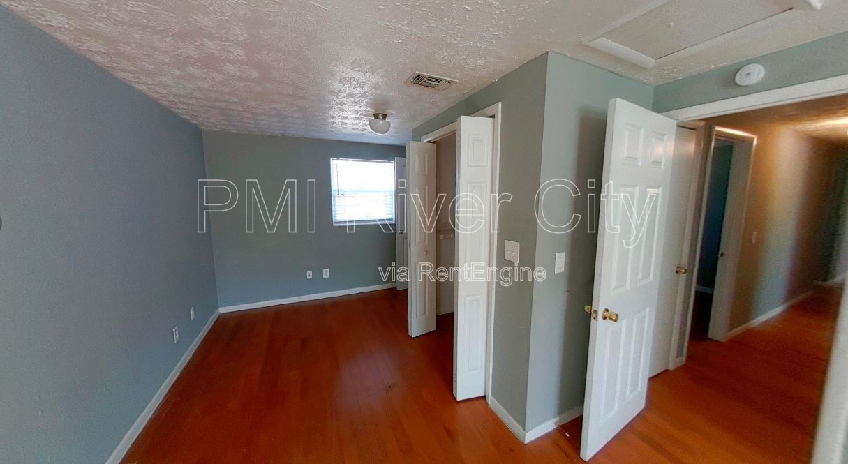 7471 John F Kennedy Dr. W. 
Jacksonville, FL 32219 property image