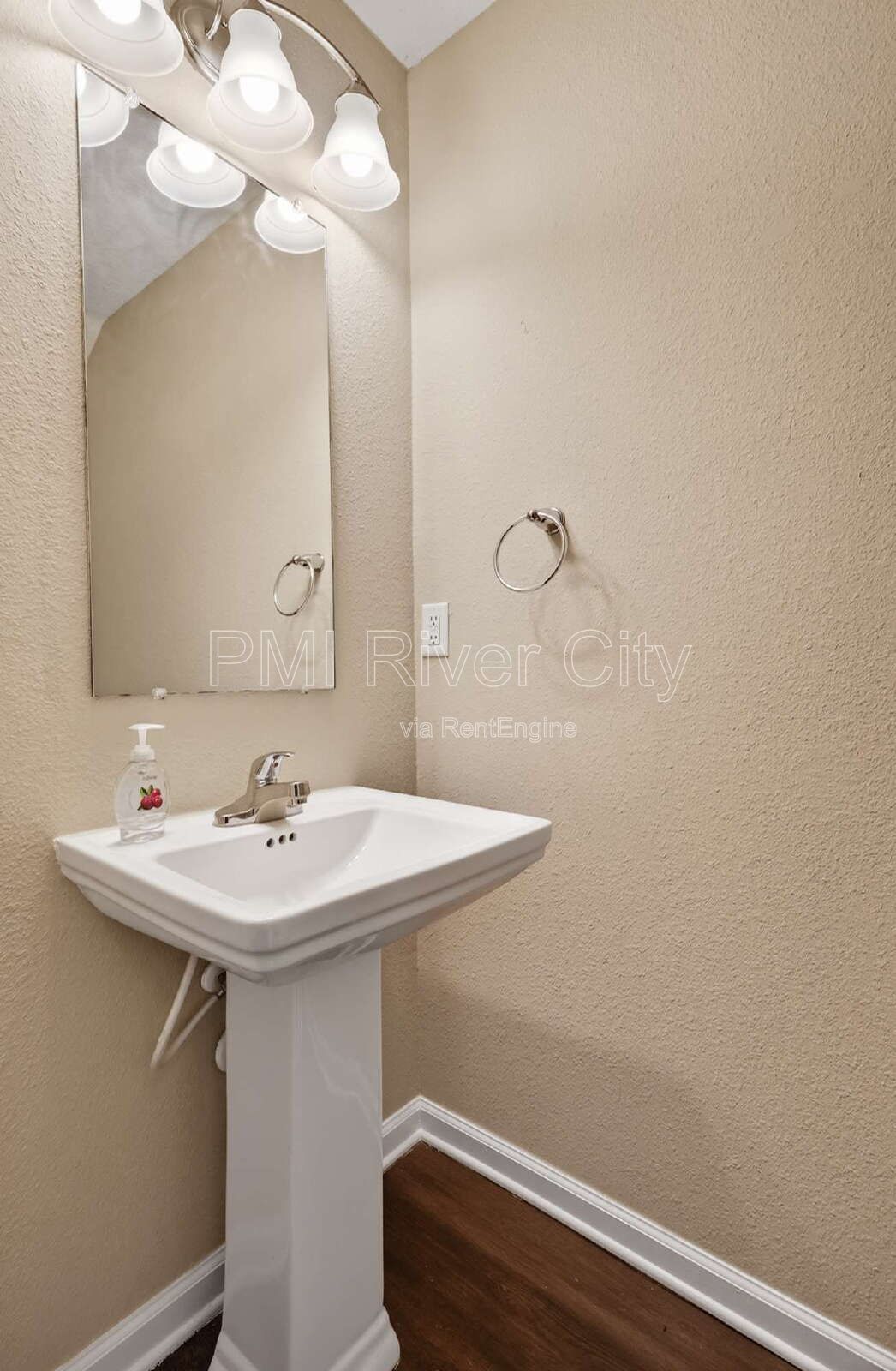 7608 Rain Forest Dr N 32277 property image