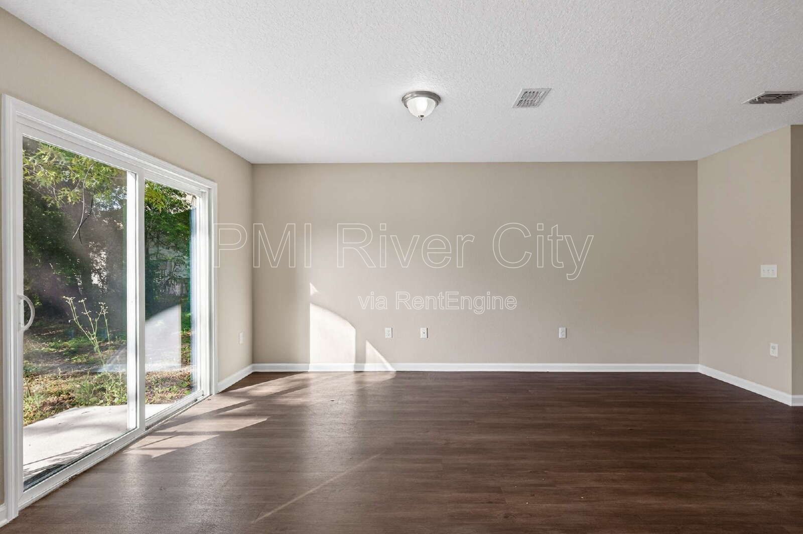 7608 Rain Forest Dr N 32277 property image