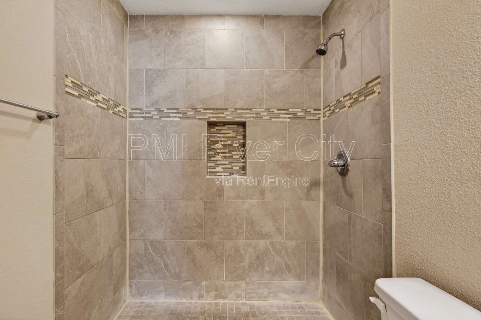 7608 Rain Forest Dr N 32277 property image