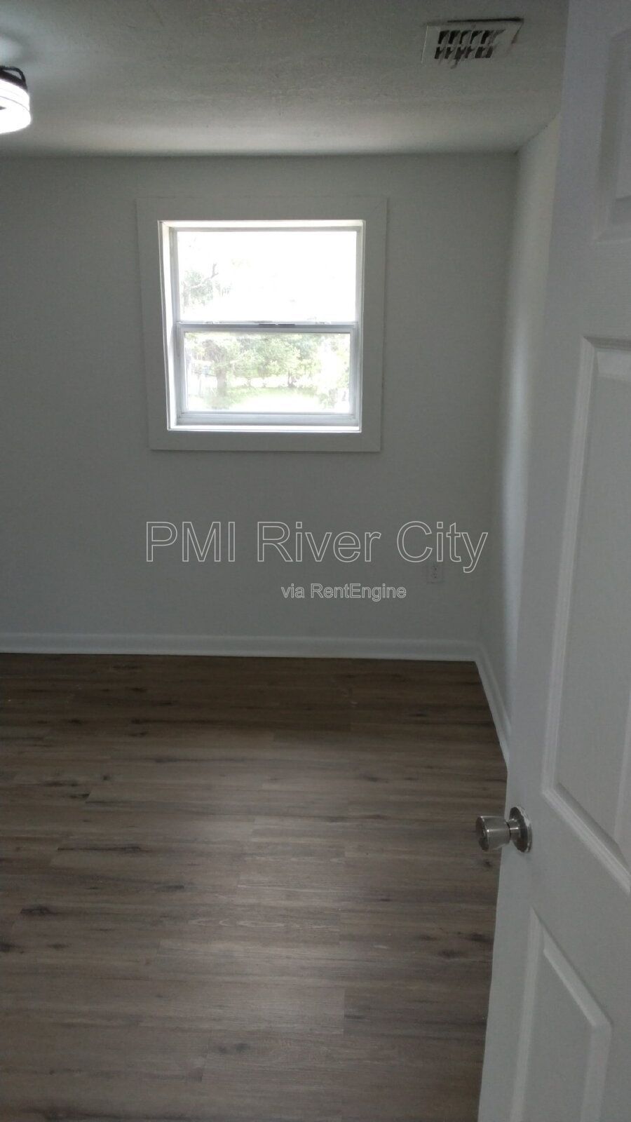 8136 Siskin Ave 32219 property image